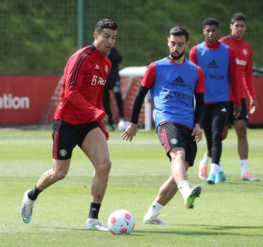 他多次依靠 他多次依靠